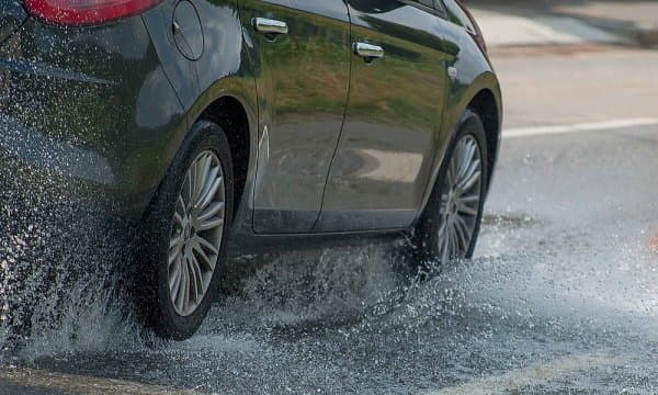 Policia apel për kujdes në trafik pas reshjeve në Kosovë