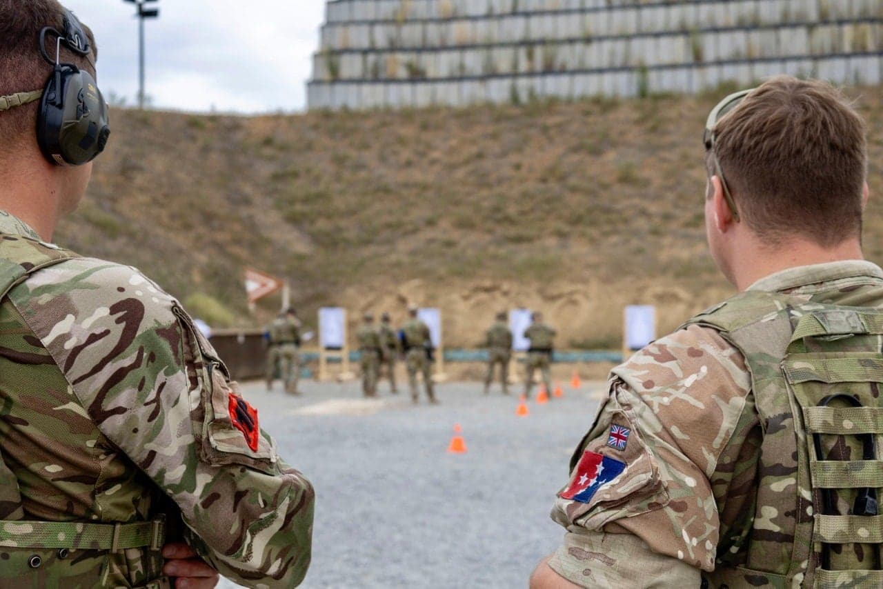 Forcat Ushtarake Policore të KFOR-it me ushtrim të përbashkët zjarri në Kampin Bondsteel