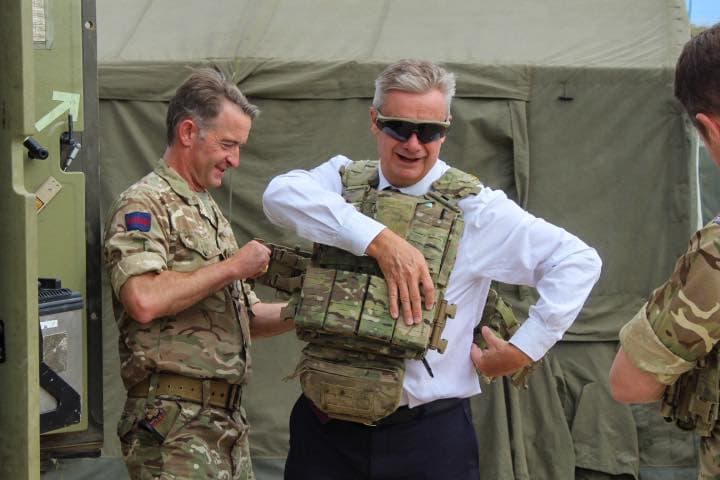 Hargreaves viziton ushtarët britanikë në Bondsteel: Prania e tyre tregon përkushtimin tonë për sigurinë në Kosovë