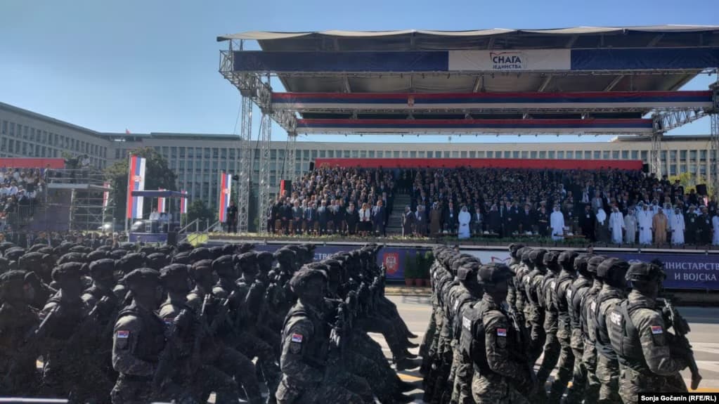 Serbia mban paradë ushtarake mes valës së protestave antiqeveritare