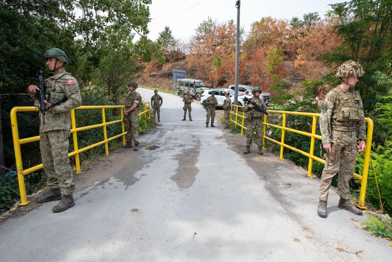Ushtarët turq e skocez të KFOR-it me patrullime të përbashkëta në Kosovë