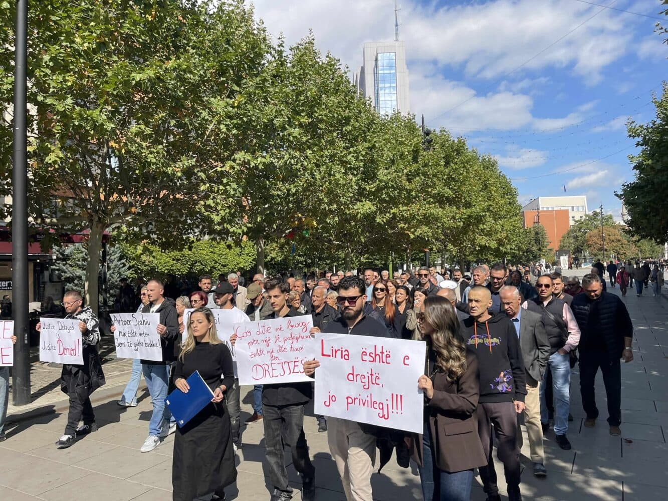 “Liri për Arbnorin”, në Prishtinë protestohet për ish-policin që po mbahet në burgun e Serbisë