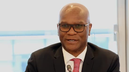 Vdes në rrethana misterioze ambasadori i Afrikës së Jugut në Francë