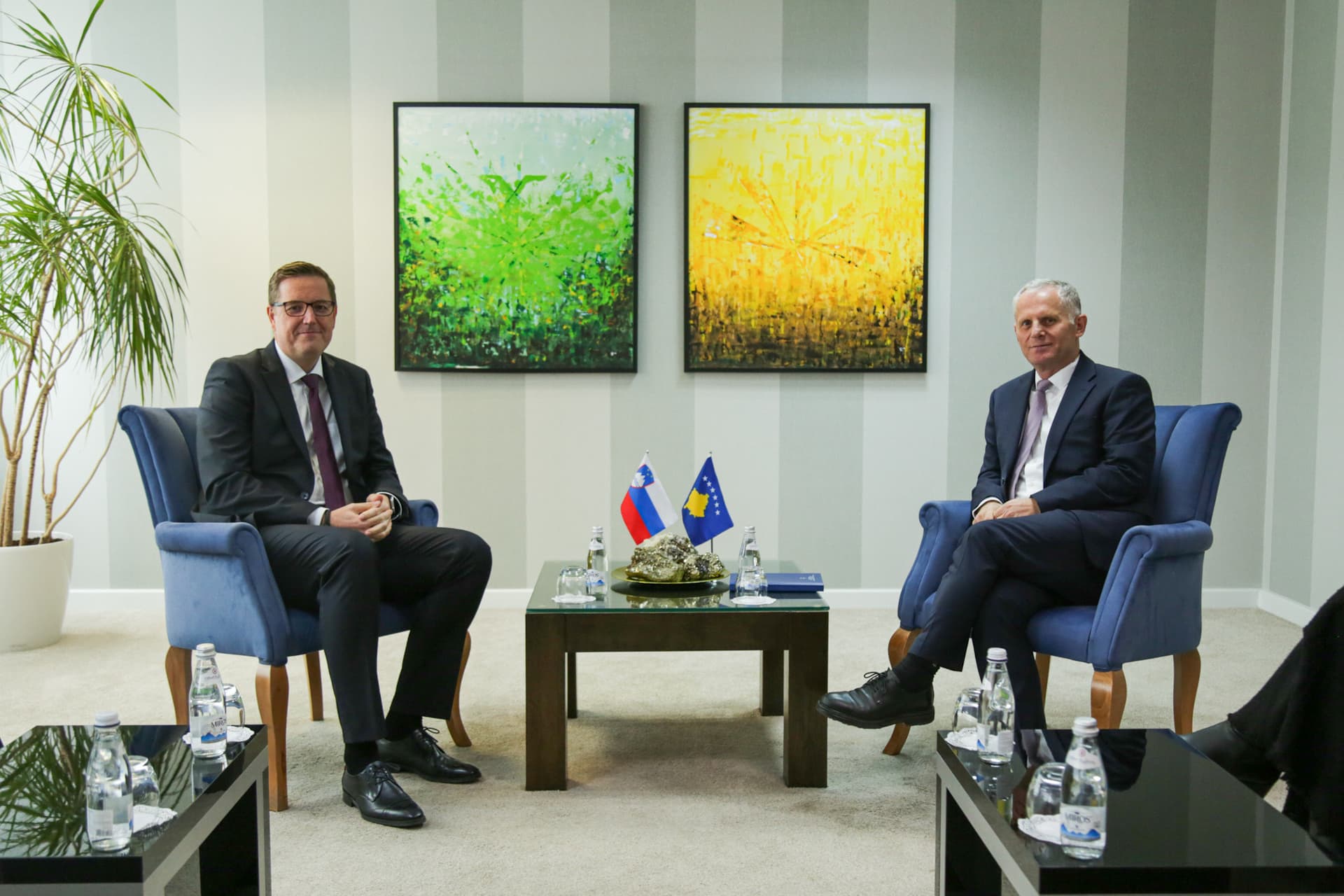 Bislimi takohet me ambasadorin e ri të Sllovenisë në Kosovë