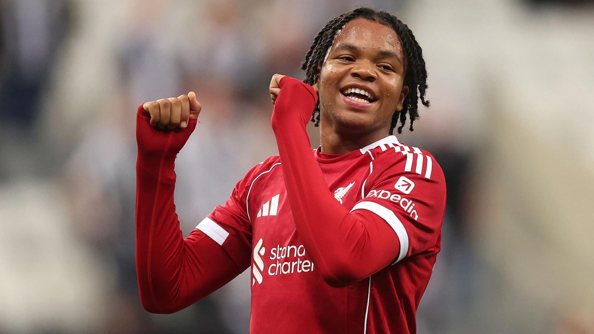 Gol në debutim, kontratë deri në 2028 – Liverpool i beson yllit 17-vjeçar