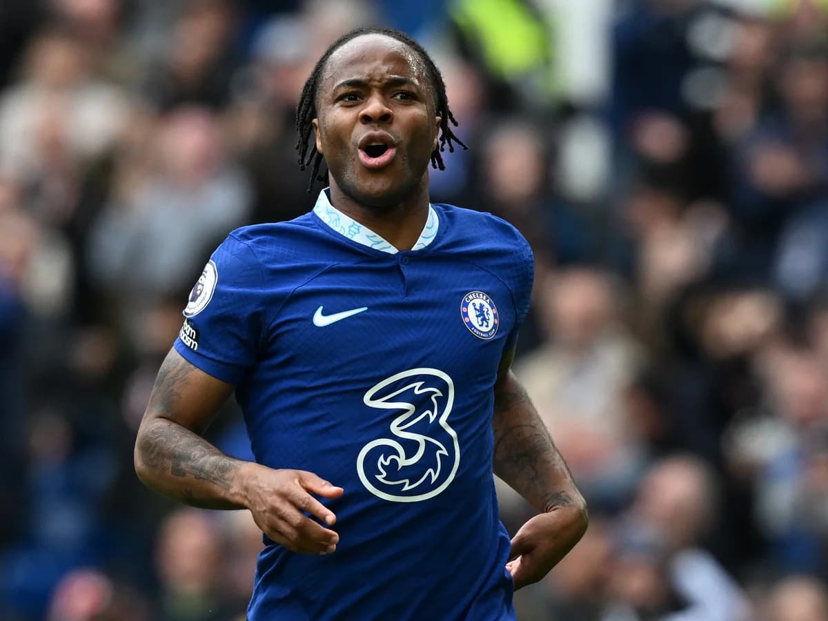 Sterling refuzoi Bayernin gjatë verës, zgjodhi familjen dhe qëndrimin në Londër