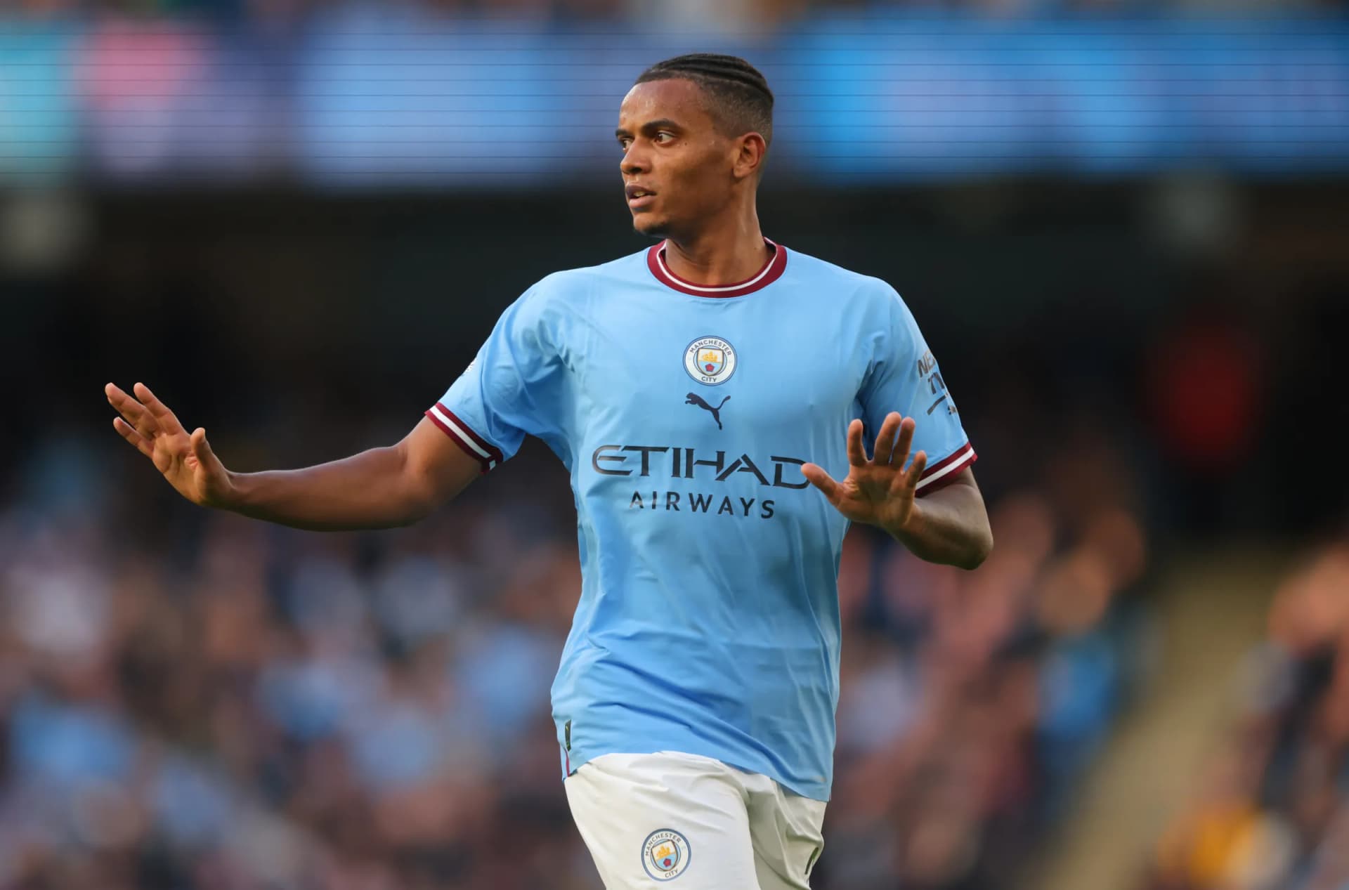 Manuel Akanji në Milano – pret vizitat mjekësore për zyrtarizimin te Interi