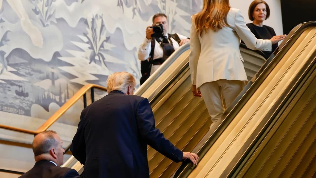 Ndalen shkallët elektrike derisa Trump po nisej drejt tyre, Shtëpia e Bardhë: Nëse dikush i fiku qëllimshëm, duhet të shkarkohet