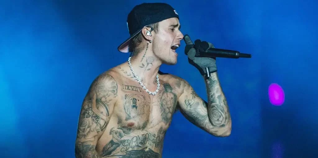Justin Bieber habit sërish me paraqitjen, shfaqet vetëm në të brendshme duke udhëtuar në pyll
