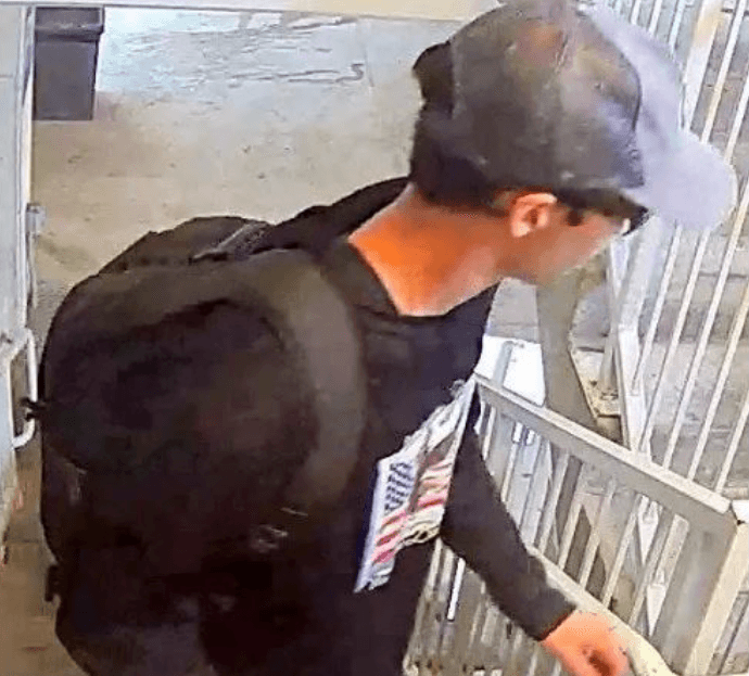 FBI publikon foto të reja të të dyshuarit për vrasjen e Charlie Kirk