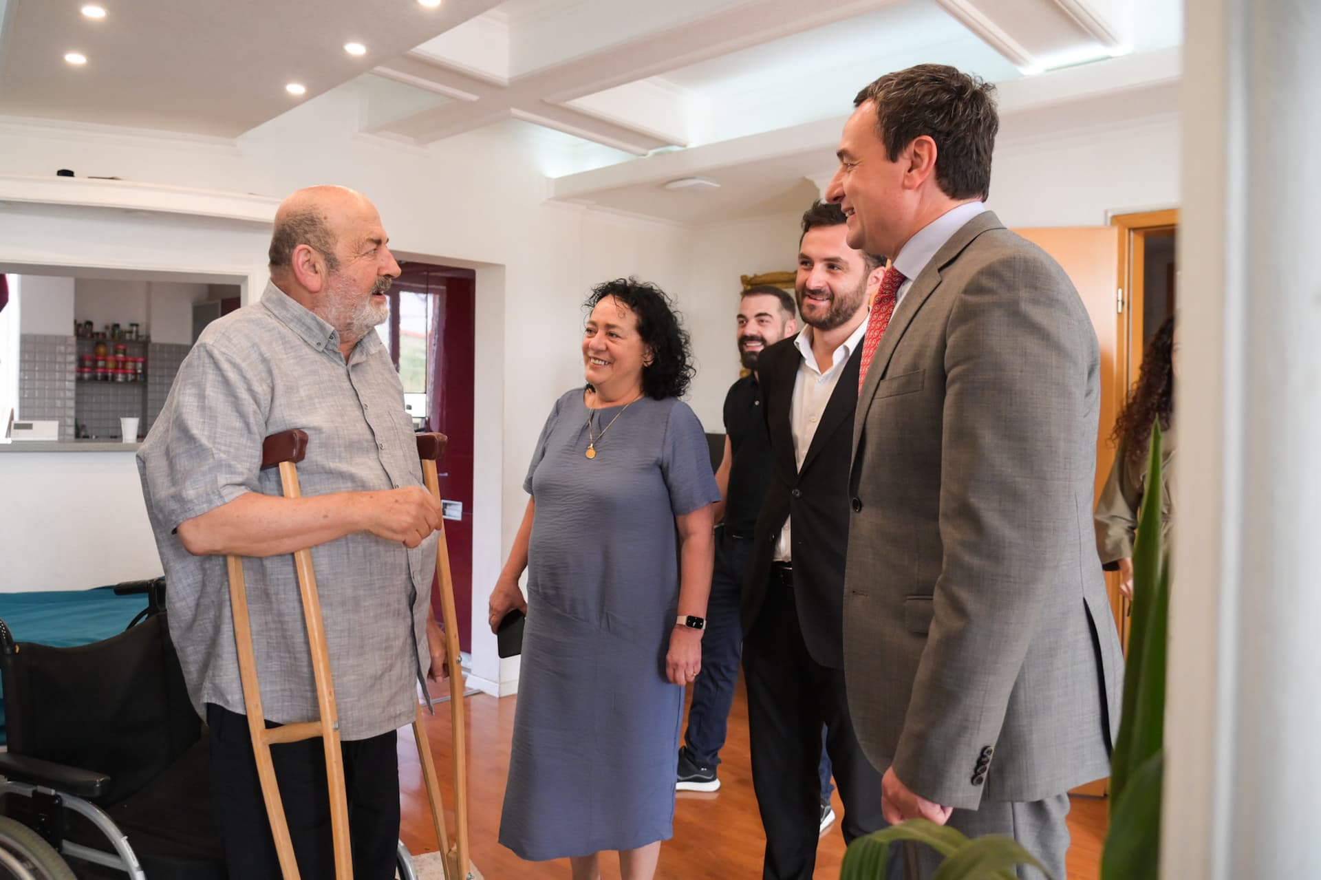 Vdekja e Enver Petrovcit, Kurti: Sot Kosova humbi një thesar kombëtar