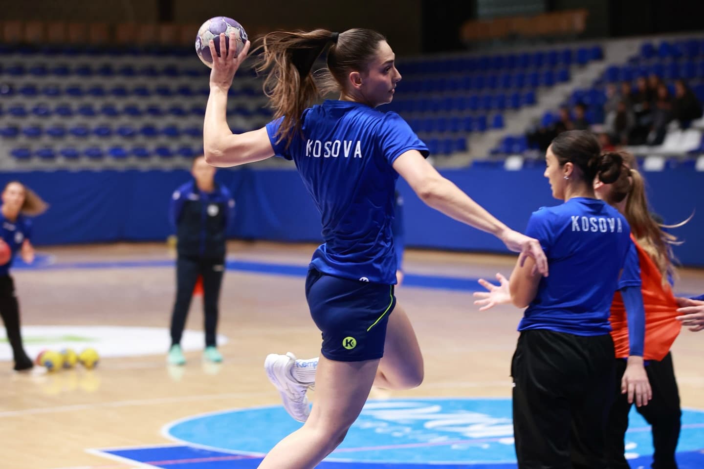 Mirjeta Bytyqi: “Duhet të tregojmë kurajë, disiplinë dhe shpirt të fortë ekipor”