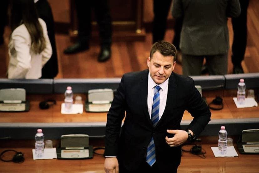 Zi në familjen e deputetit Armend Muja, vdes babai i tij