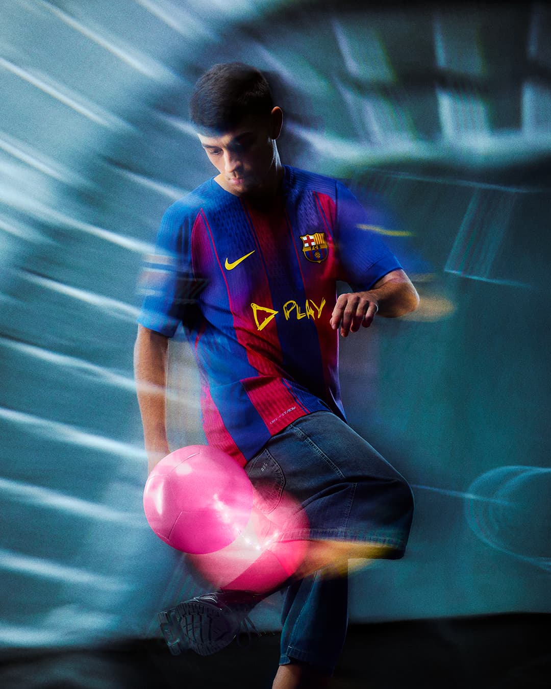 Tradita vazhdon: Spotify dhe albumi i Ed Sheeran në fanellën e Barcelonës për “El Clasico”