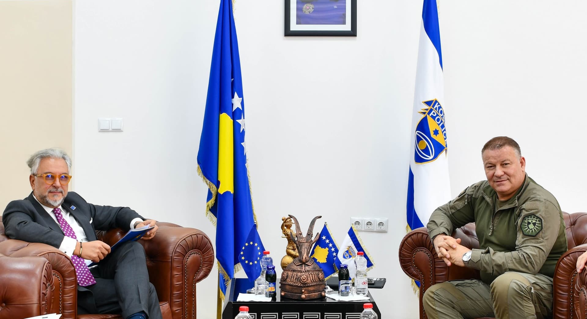 Drejtori i Policisë pret në takim shefin e EULEX-it, diskutojnë për sigurinë në vend