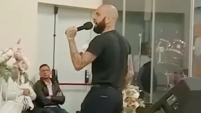 Pas daljes nga burgu, Dani Alves gjen paqen në fe – bëhet pastor në Girona