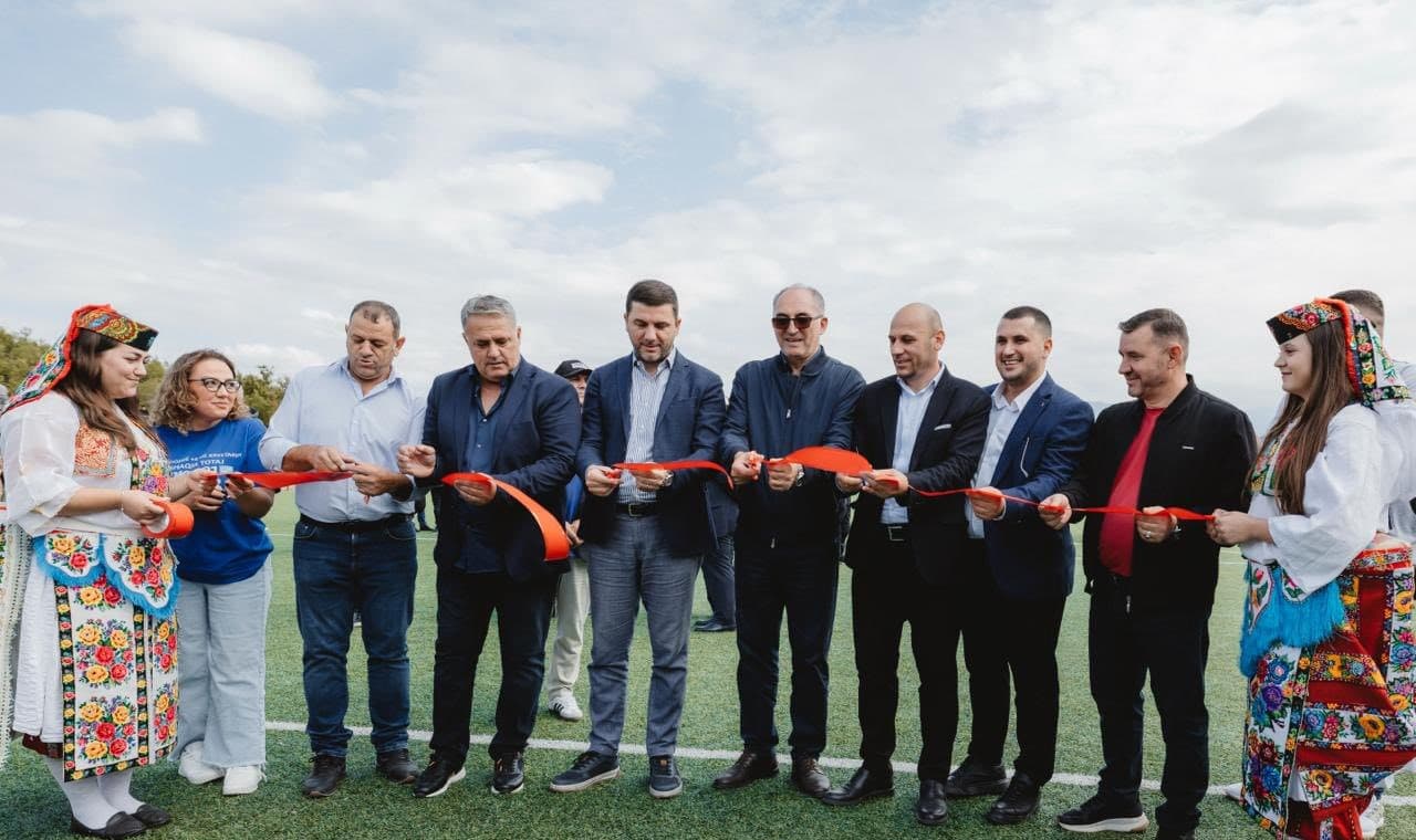 Përurohet stadiumi i ri në Gjonaj