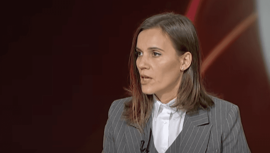Kandidatja e NISMËS për Prizrenin ironizon me kryetarin aktual: me e dëgju Totajn duhet ta lëmë të garojë me veten