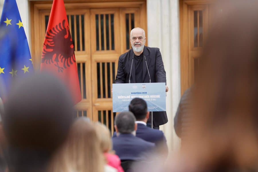 Rama: Burrat duhet ta pranojnë, gratë janë shumë para nesh