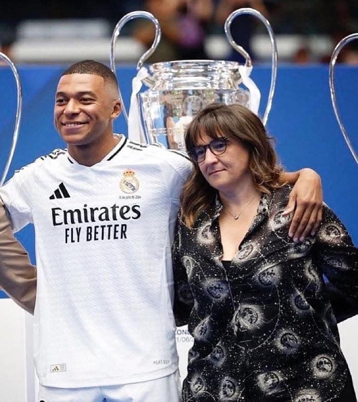 Nëna e Mbappé: “Djali im nuk mund të ecë më as në rrugë, kjo më trishton”
