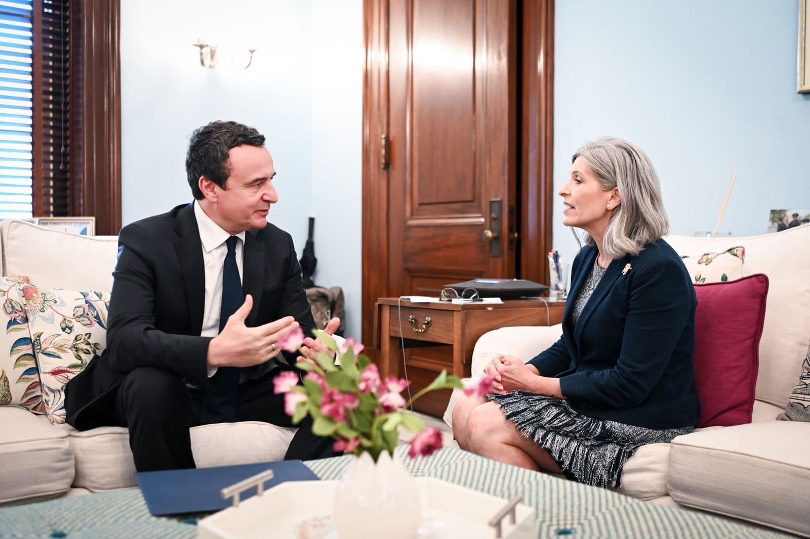 Kurti takon senatoren amerikane Joni Ernst, diskutojnë për integrimin euro-atlantik