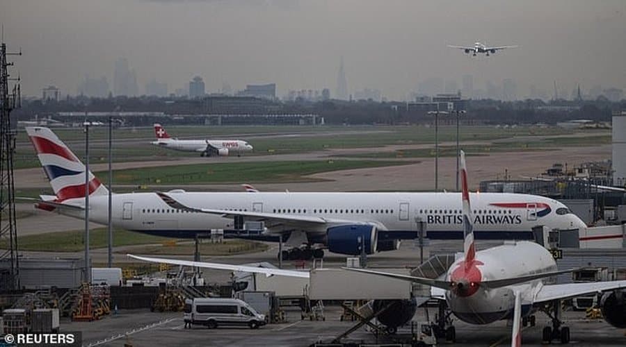 Zjarr në aeroportin Heathrow të Londërs – pamje