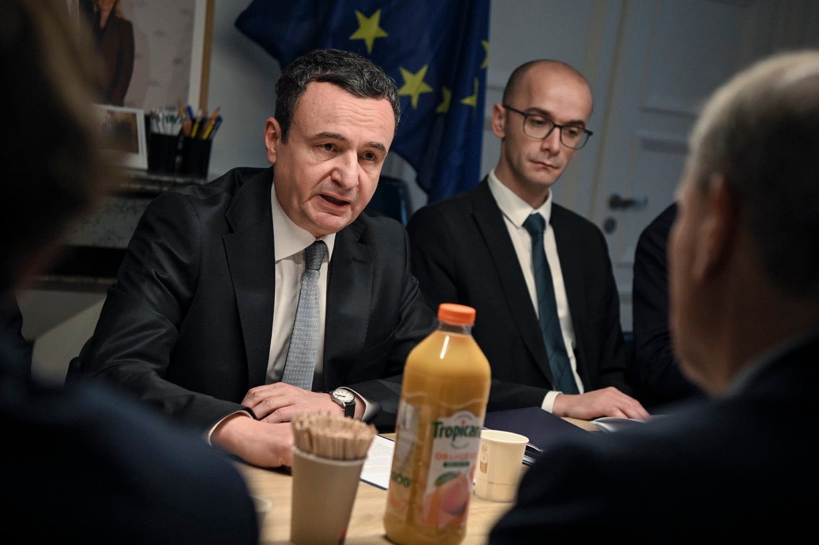 Kurti nga Parisi: Diskutim me institutin francez për gjeopolitikën dhe të drejtat e pakicave