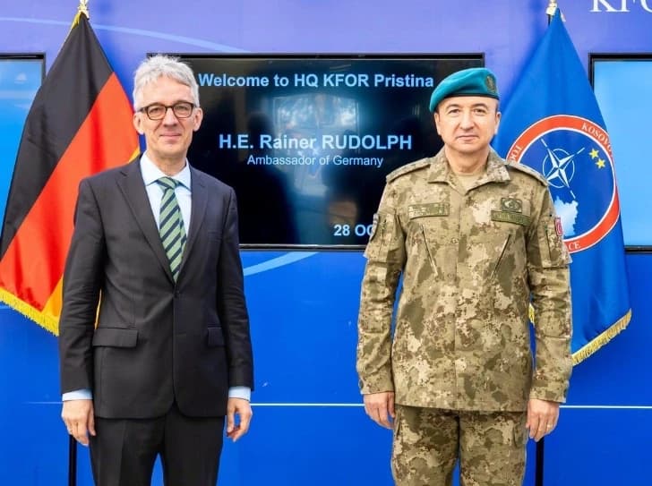 Ambasadori gjerman takon komandatin e KFOR-it: KFOR-i, shtyllë e sigurisë në Ballkanin Perëndimor