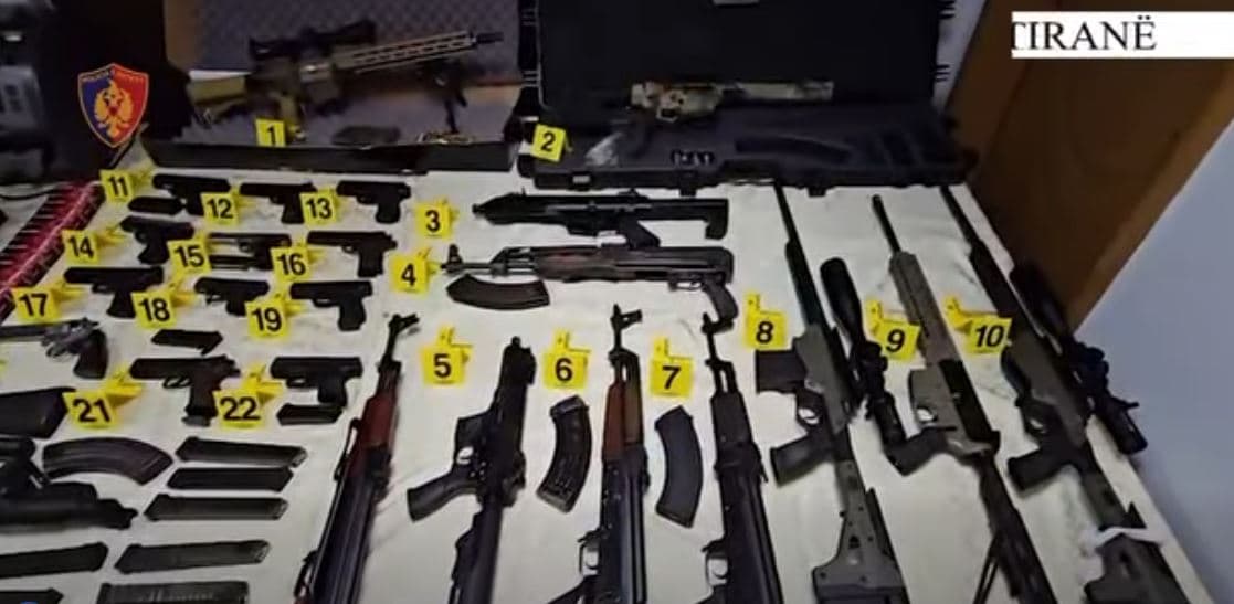 Posedonte armë sa për një ushtri, arrestohet 34-vjeçari në Tiranë