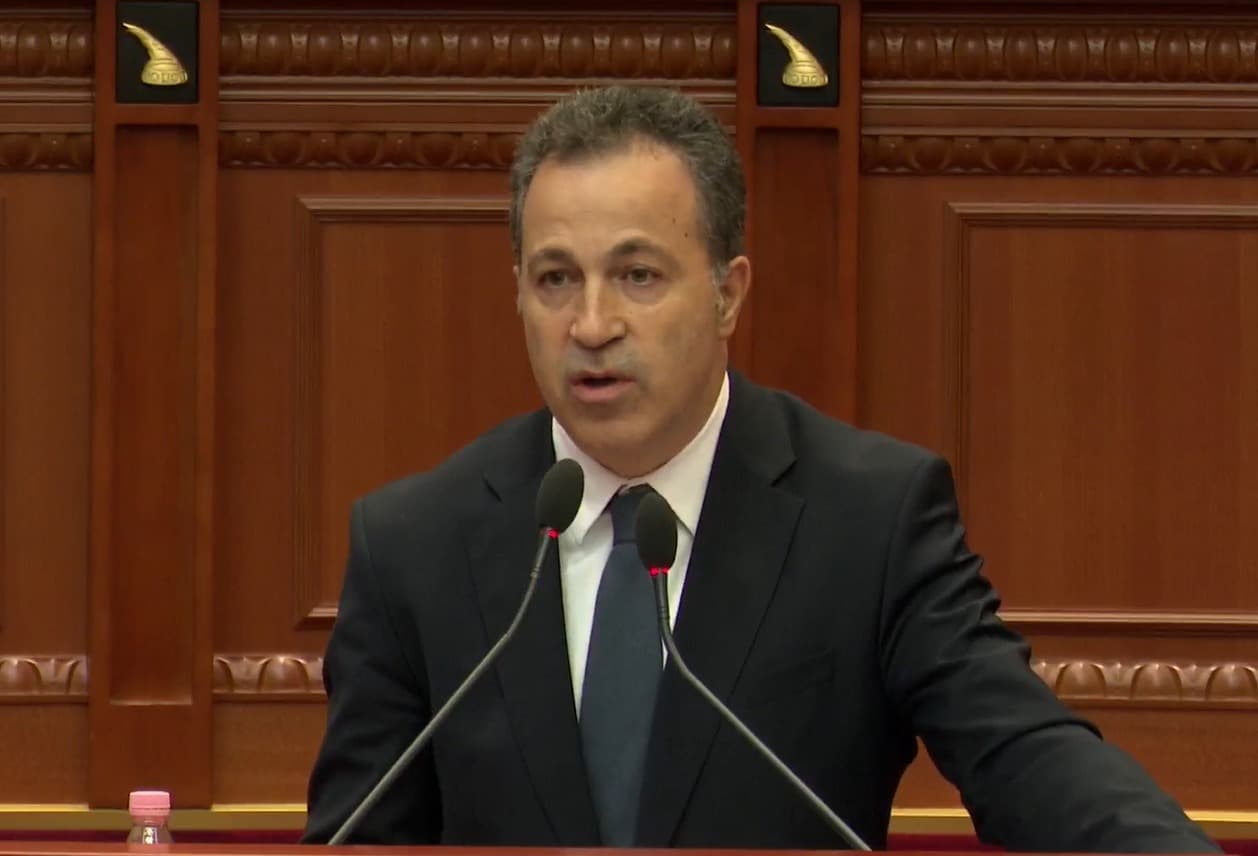 Rrëzohet kërkesa për shkarkimin e kryetarit të Kuvendit Niko Peleshi