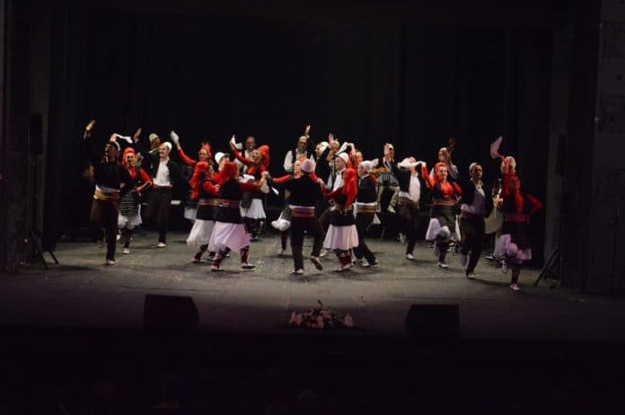 Kur ëndrra kërkon sakrificë: Kjo është valltarja që iku nga shtëpia dhe nuk foli me familjen për një vit