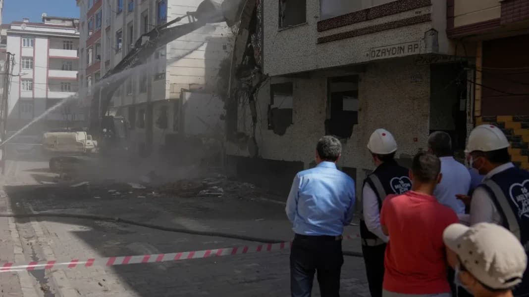 Tërmeti 6.1 rihter në Turqi, 26 të plagosur dhe qindra paslëkundje