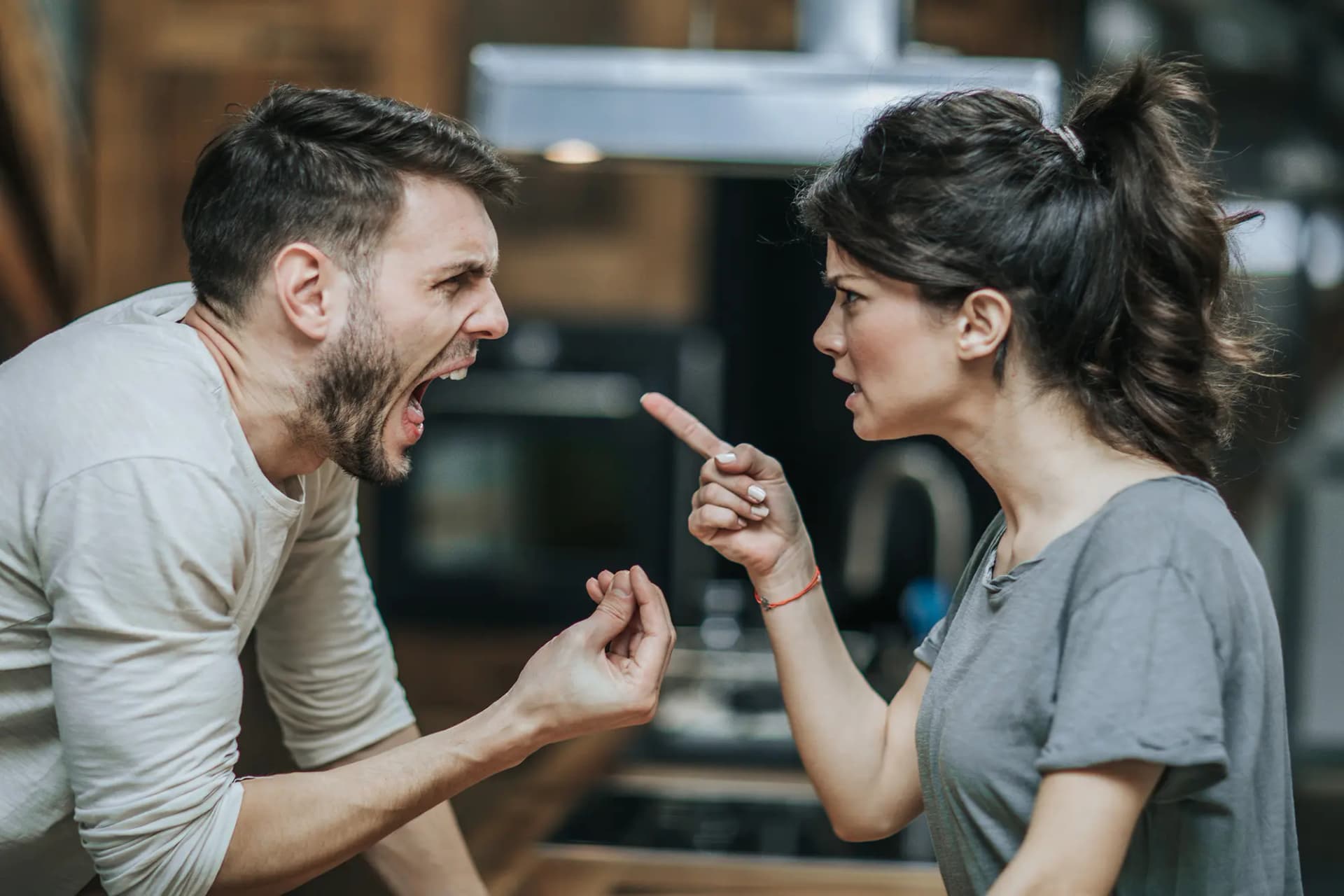 Pesë fraza që nuk duhet t’i themi gjatë një grindjeje me partnerin/en tonë