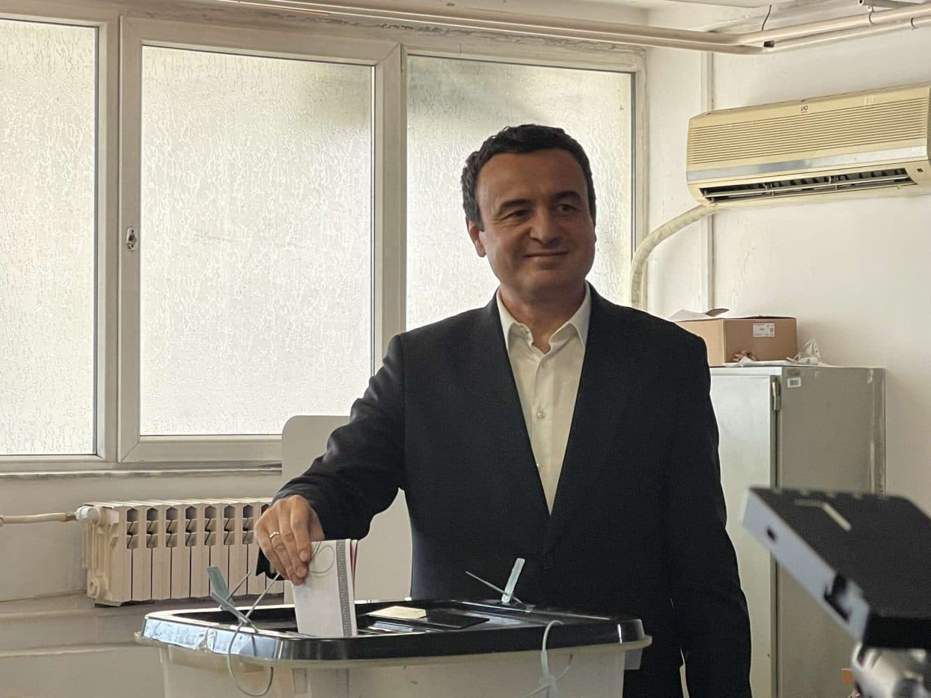 Voton kryeministri në detyrë, Albin Kurti