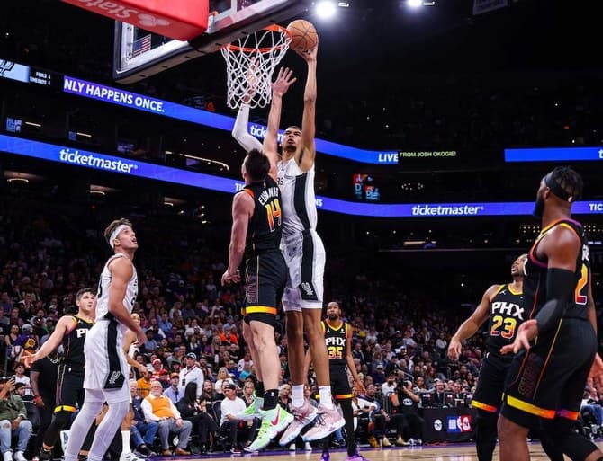 Spektakël në NBA: Wembanyama shkëlqen, debutim historik në Philadelphia dhe fitore dramatike për Suns