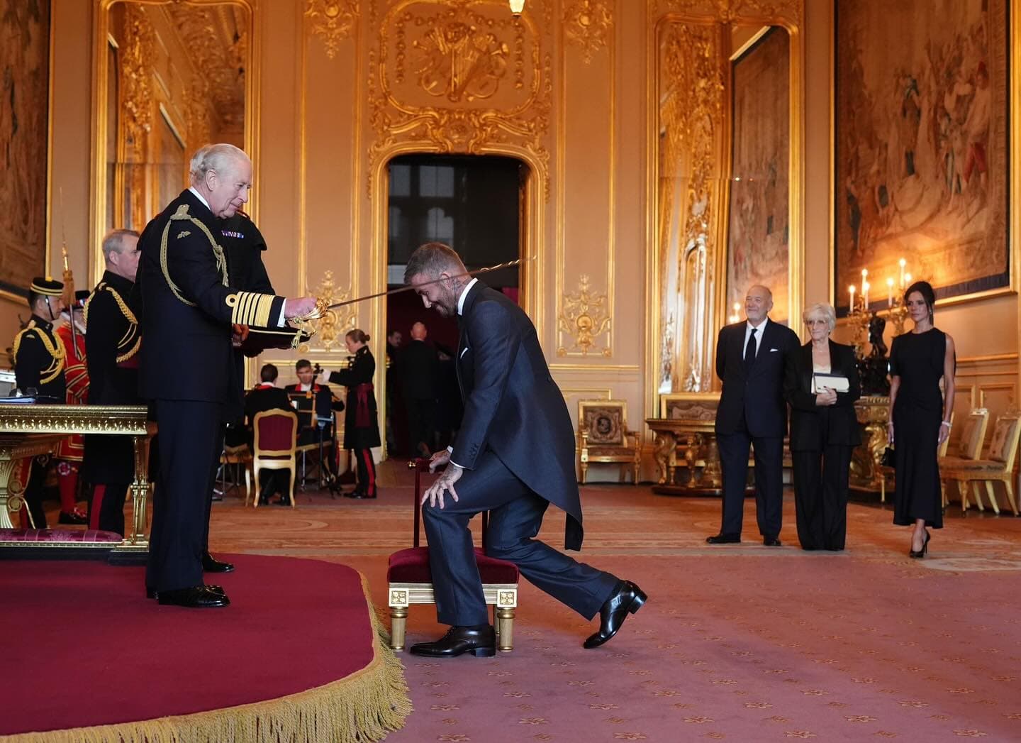 Sir David Beckham! Mbreti Charles i jep legjendës angleze nderin më të lartë britanik