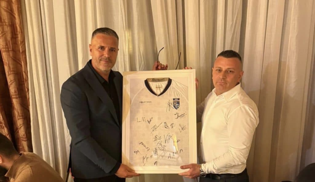 Fanella e Kosovës arrin çmim rekord prej 10 mijë frangash në Gjenevë
