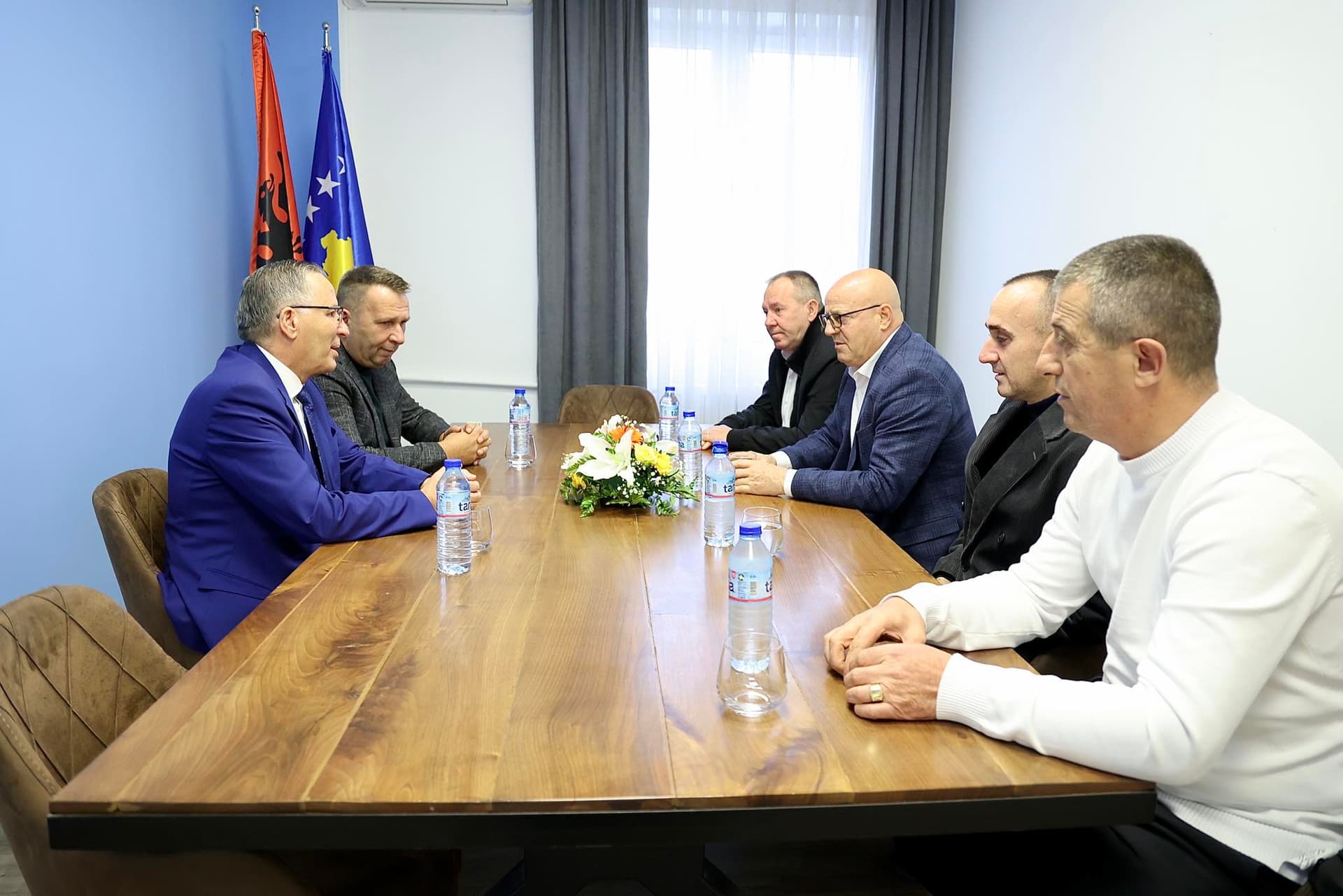 Hamza priti në takim udhëheqësit e OVL-UÇK-së