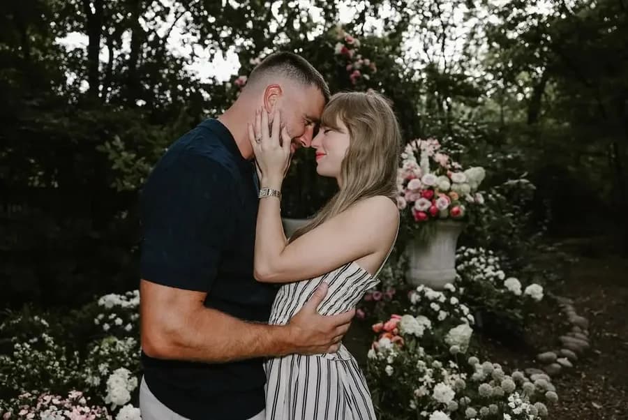 Taylor Swift zbulon shoqërueset e dasmës një emër që askush s’e priste!