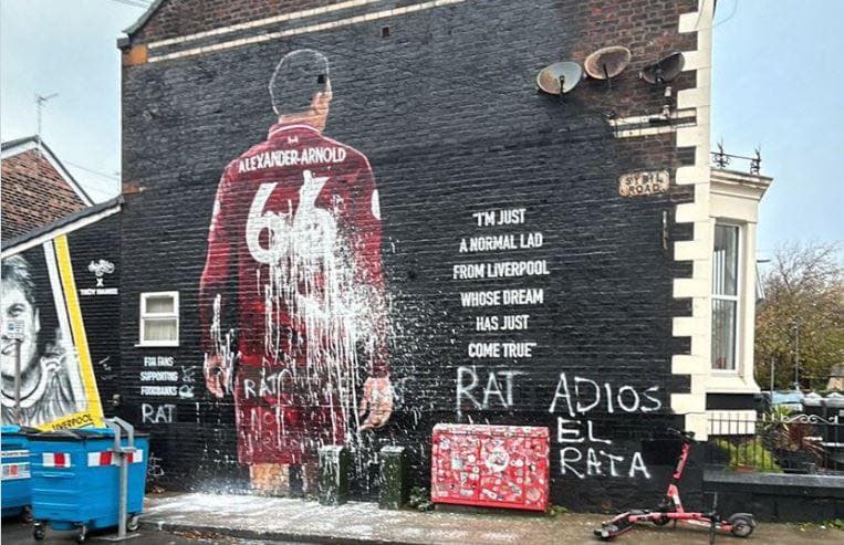 Murali i Trent Alexander-Arnold vandalizohet para rikthimit të tij në “Anfield” me fanellën e Real Madridit