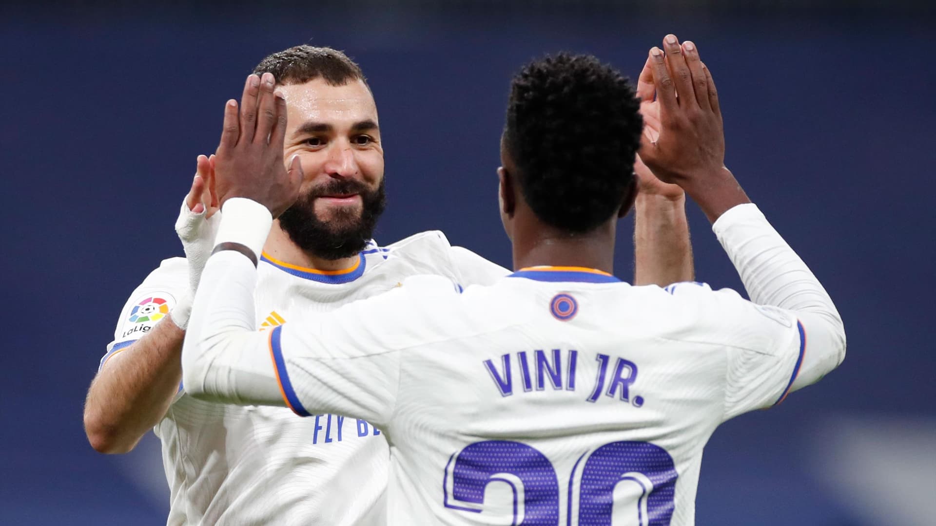 Karim Benzema del në mbrojtje të Vinícius Jr: “Njerëzit janë të padrejtë me të”