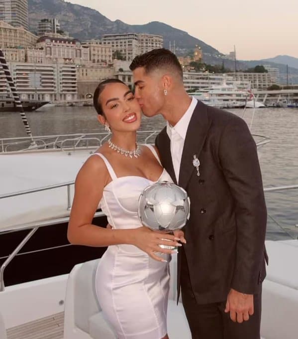 Cristiano Ronaldo zbulon planet për martesë: “Pas Botërorit, shpresojmë me trofeun në duar”