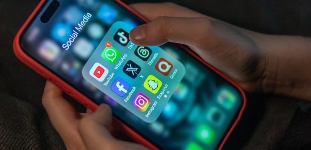 Australia vendos kufizimin më të rreptë: Nga 10 dhjetori, rrjetet sociale ndalohen për fëmijët nën 16 vjeç