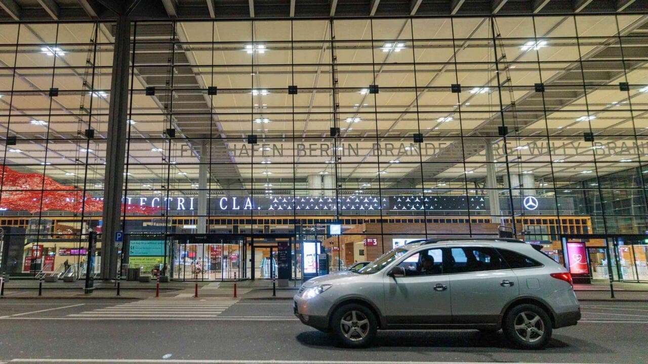 Vonesa dhe devijime, Aeroporti i Berlinit ndaloi fluturimet pas shfaqjes së një droni