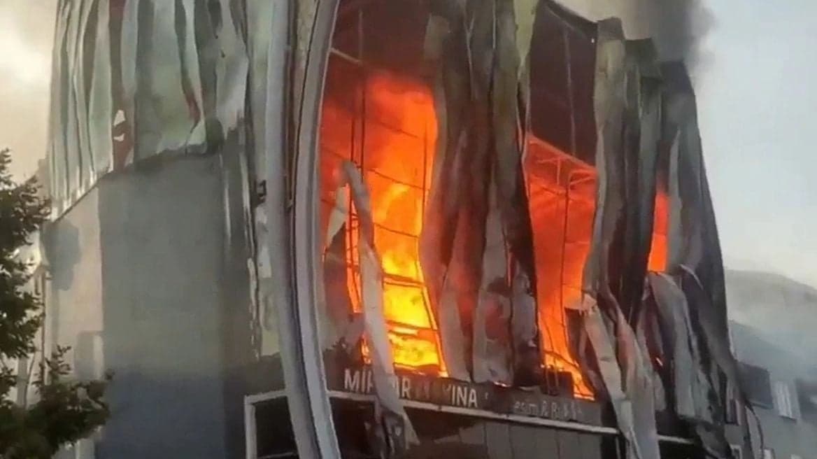 Përfshihet nga flakët një depo parfumesh në Turqi, humbin jetën 6 persona, lëndohen 2 të tjerë