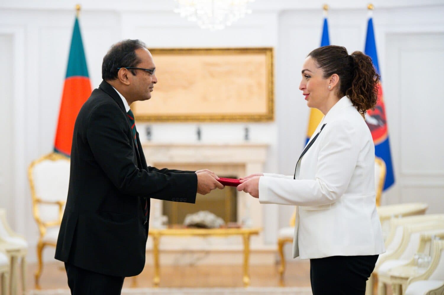 Presidentja Osmani pranon letrat kredenciale nga ambasadori i ri i Bangladeshit