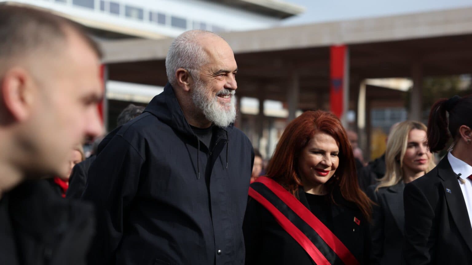 Edi Rama e nis ditën me urimin për festën kombëtare të çlirimit