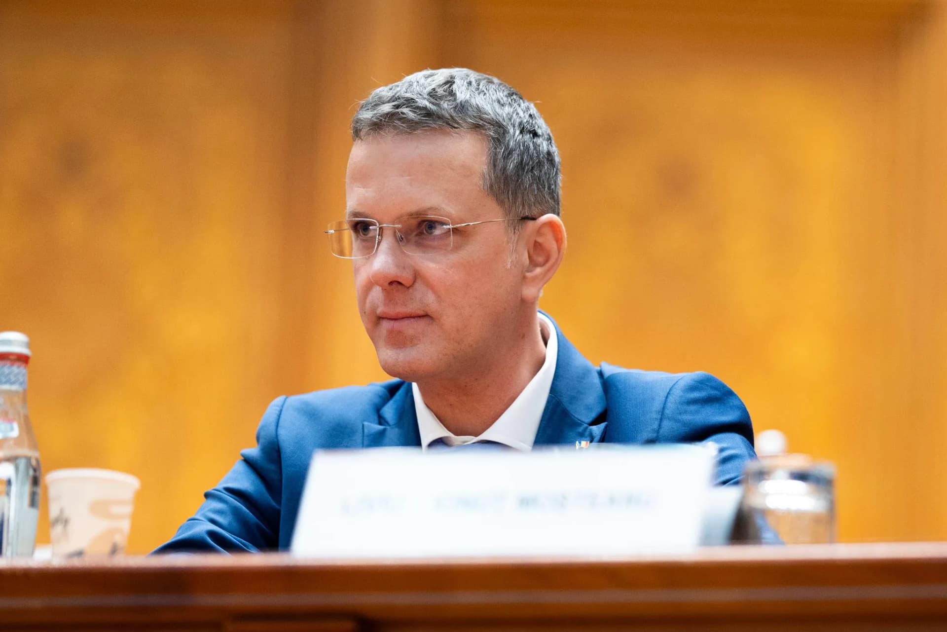 Ministri i Mbrojtjes së Rumanisë jep dorëheqjen pasi dha informacion të rremë në CV