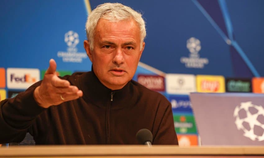 Mourinho shpërthen para sfidës me Ajax-in: “Mjaft më me kritikat”