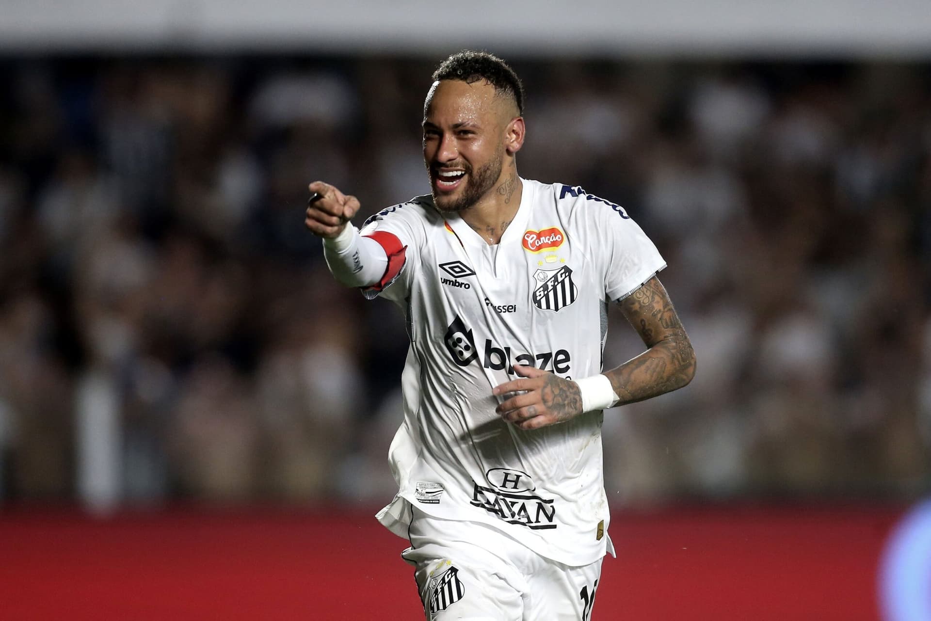 Neymar shënon pas 107 ditësh dhe ringjall shpresat e Santosit në luftën për mbijetesë